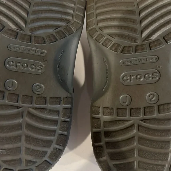 GUC Kids Grey Crocs - Picture 8 of 10